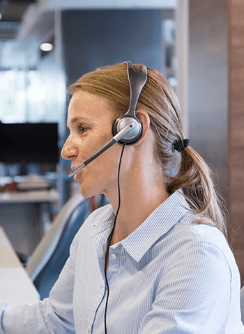 Costumerservice woman with headphones
