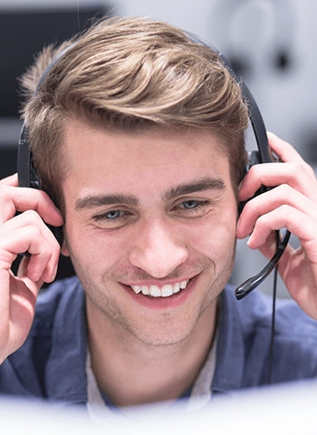Costumerservice man with headphones